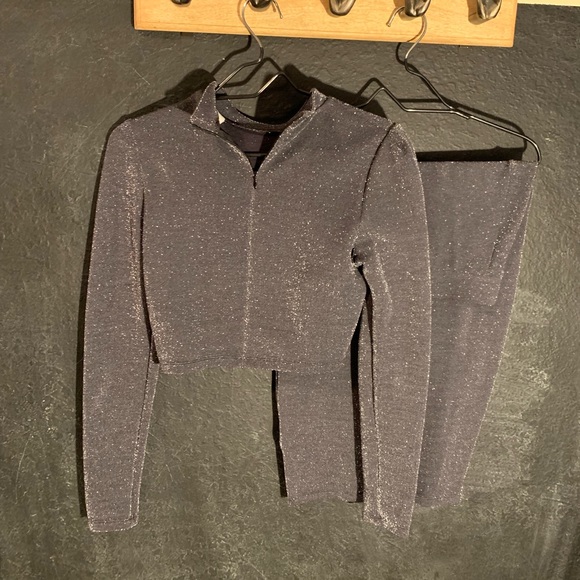 Two piece set - Picture 3 of 3